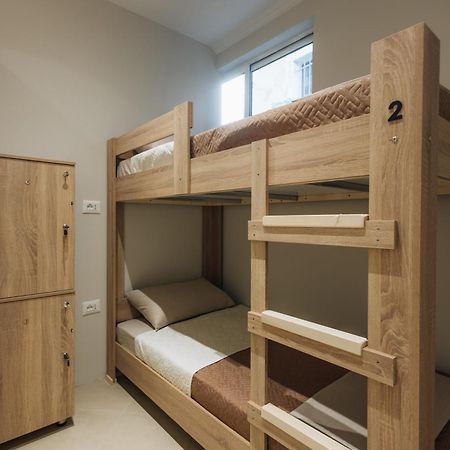 Gm Tirana Hostel Bagian luar foto