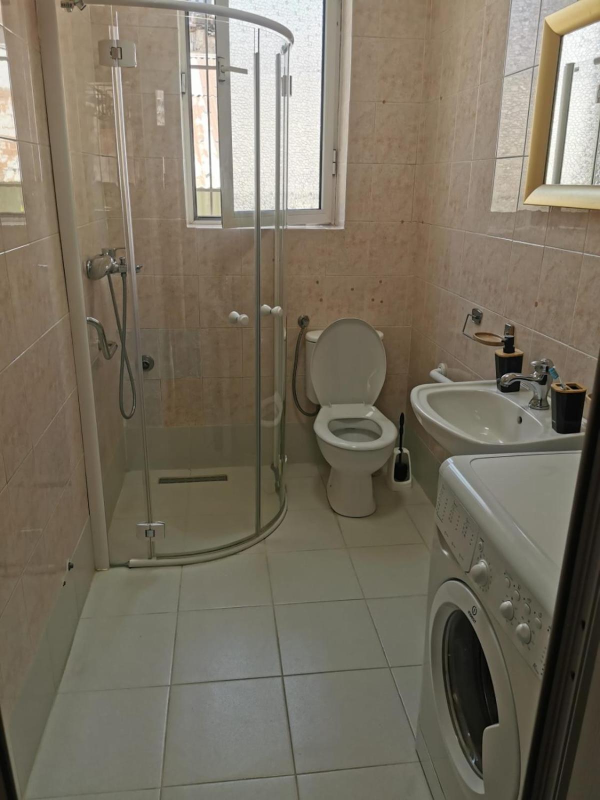 Gm Tirana Hostel Bagian luar foto