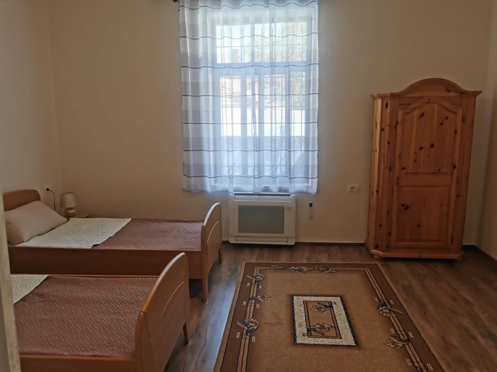 Gm Tirana Hostel Bagian luar foto