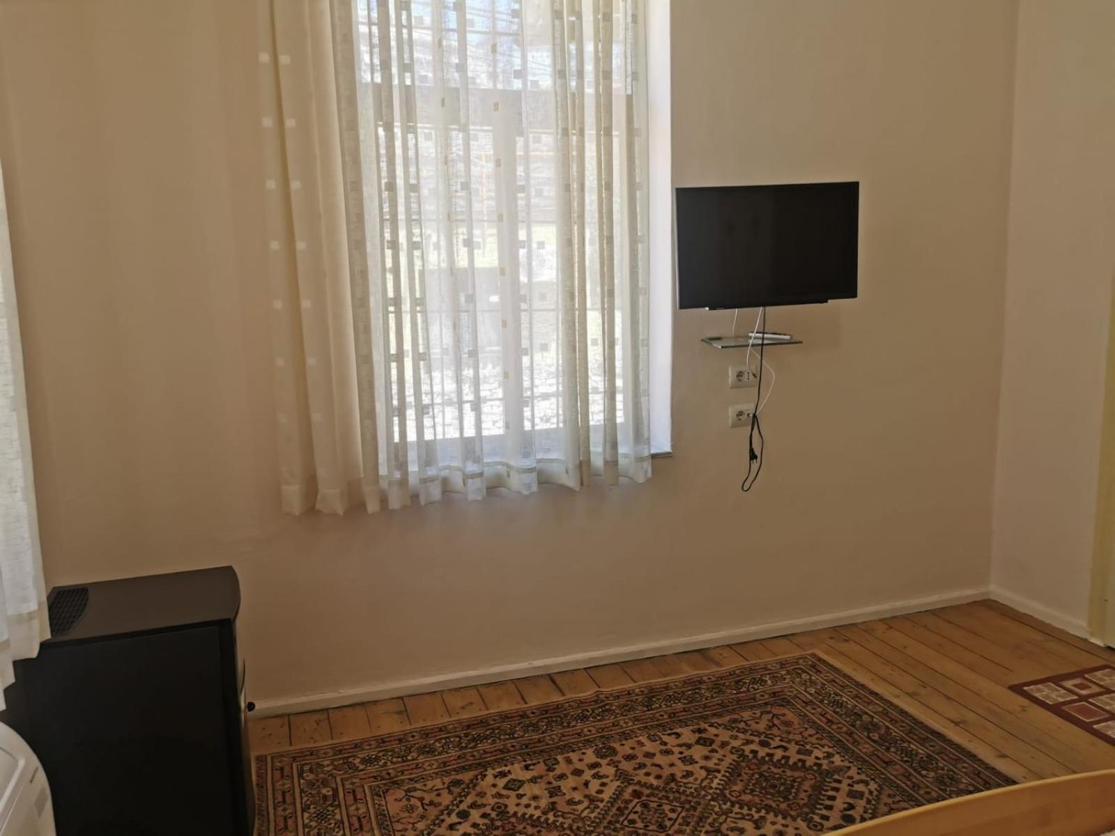 Gm Tirana Hostel Bagian luar foto