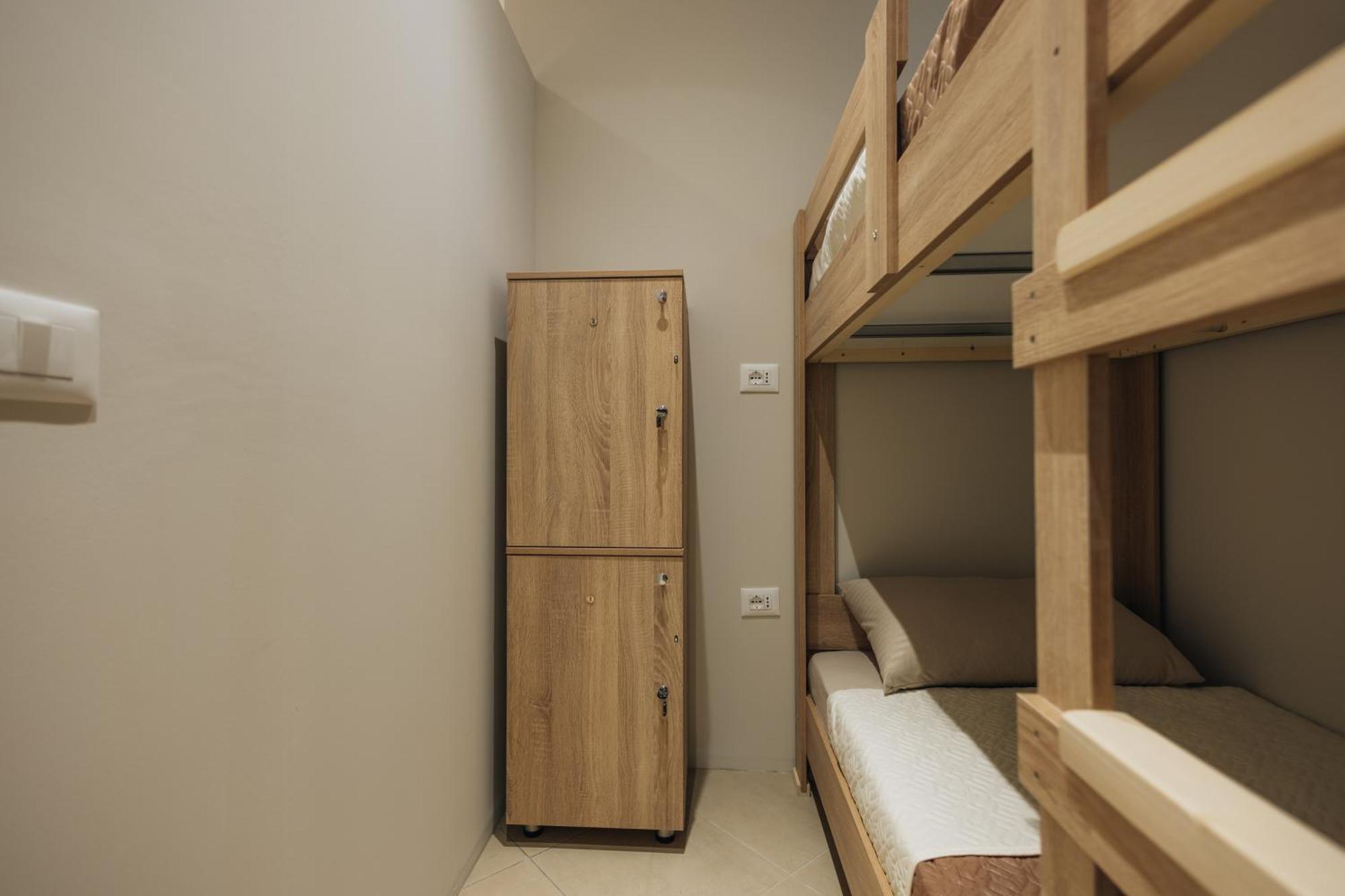 Gm Tirana Hostel Bagian luar foto