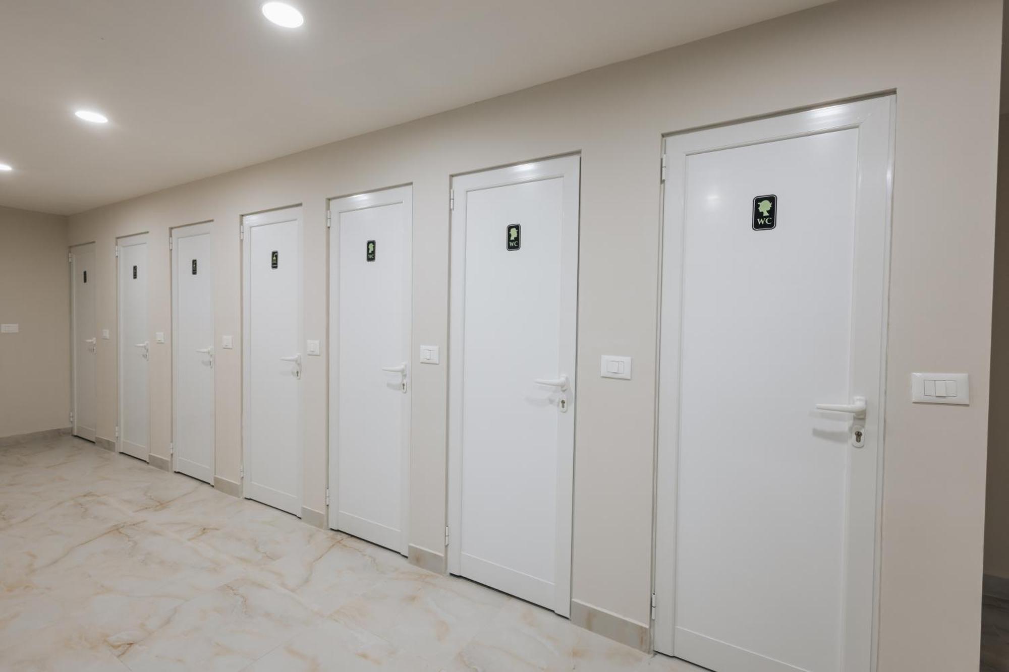 Gm Tirana Hostel Bagian luar foto