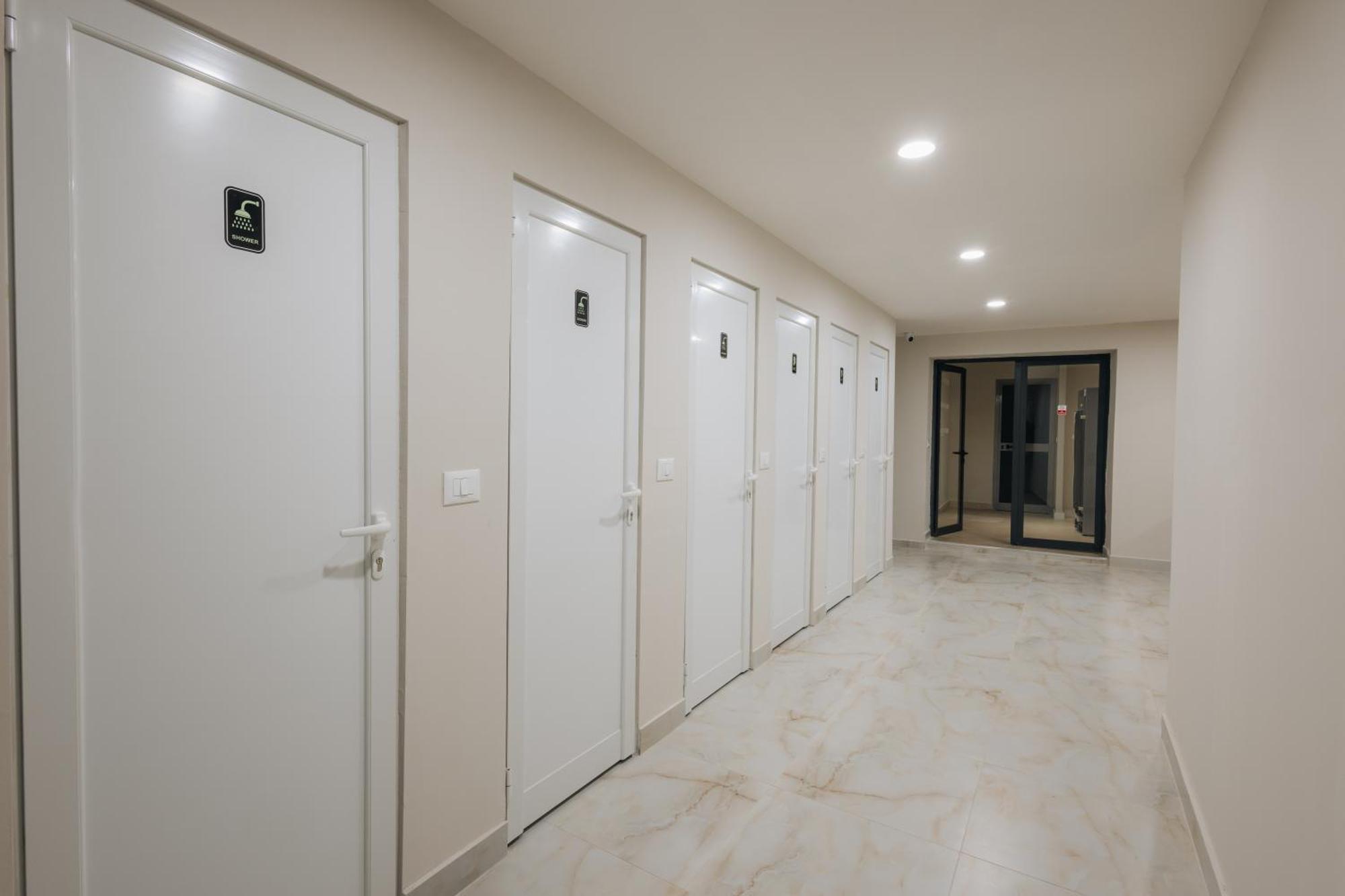 Gm Tirana Hostel Bagian luar foto