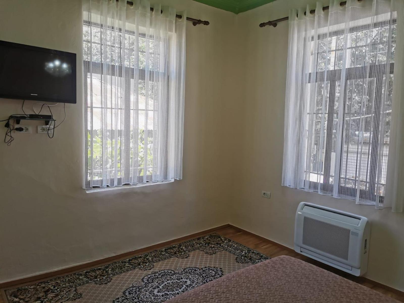 Gm Tirana Hostel Bagian luar foto