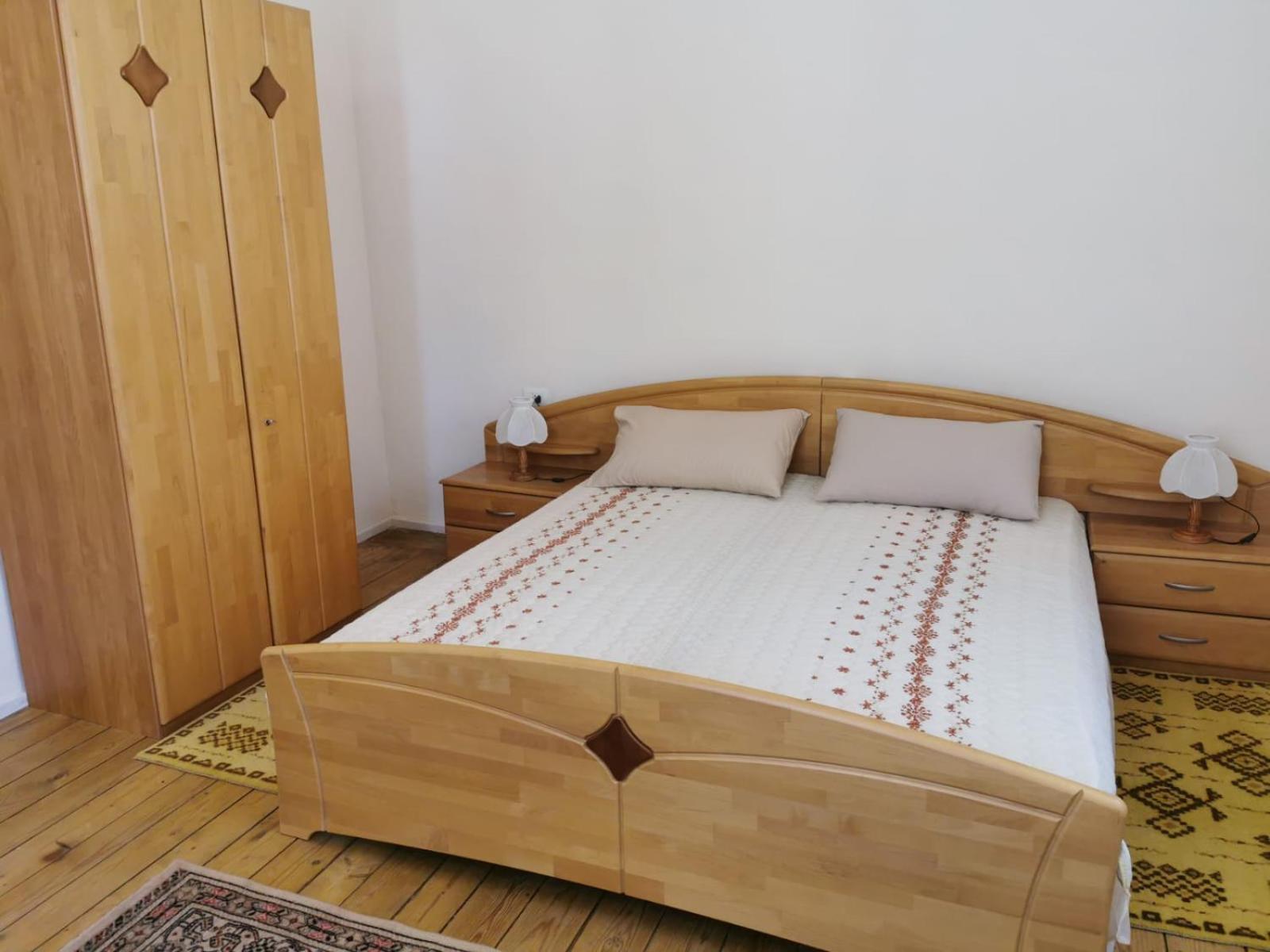 Gm Tirana Hostel Bagian luar foto