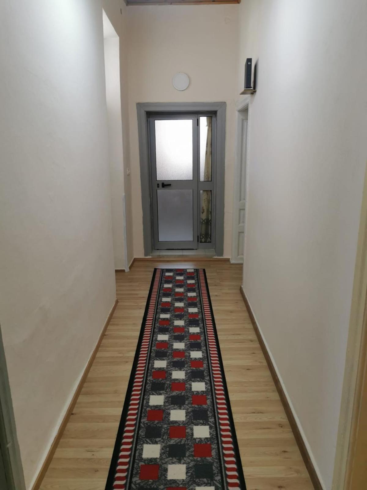 Gm Tirana Hostel Bagian luar foto